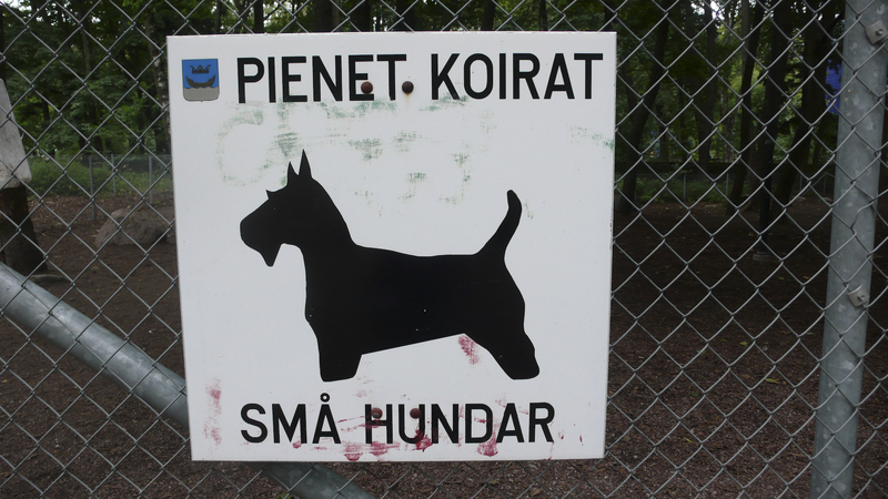 Lapinlahti_dog_park_little_dog_sign.jpg